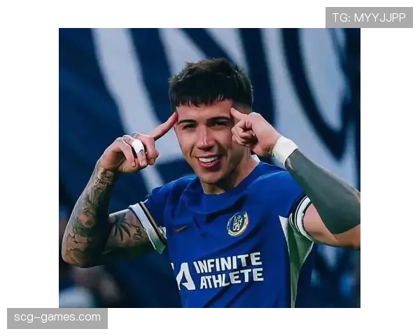 恩佐比赛精彩回顾：赛场上的激烈角逐与表现稳健的闪耀瞬间分析