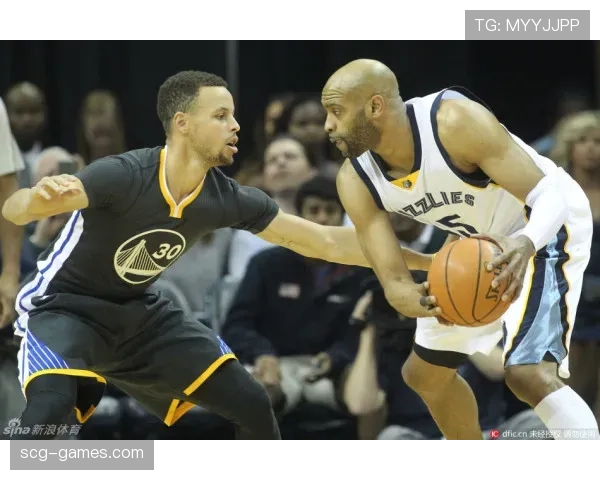 斯蒂芬·库里拿着亿万合同回家像个抢遥控器的邻居大叔，反差绝了